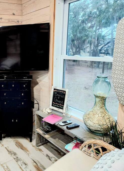 Secluded Tiny House By The Marsh With Hunting Island Beach Pass Frogmore エクステリア 写真