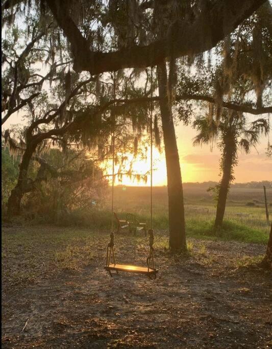Secluded Tiny House By The Marsh With Hunting Island Beach Pass Frogmore エクステリア 写真