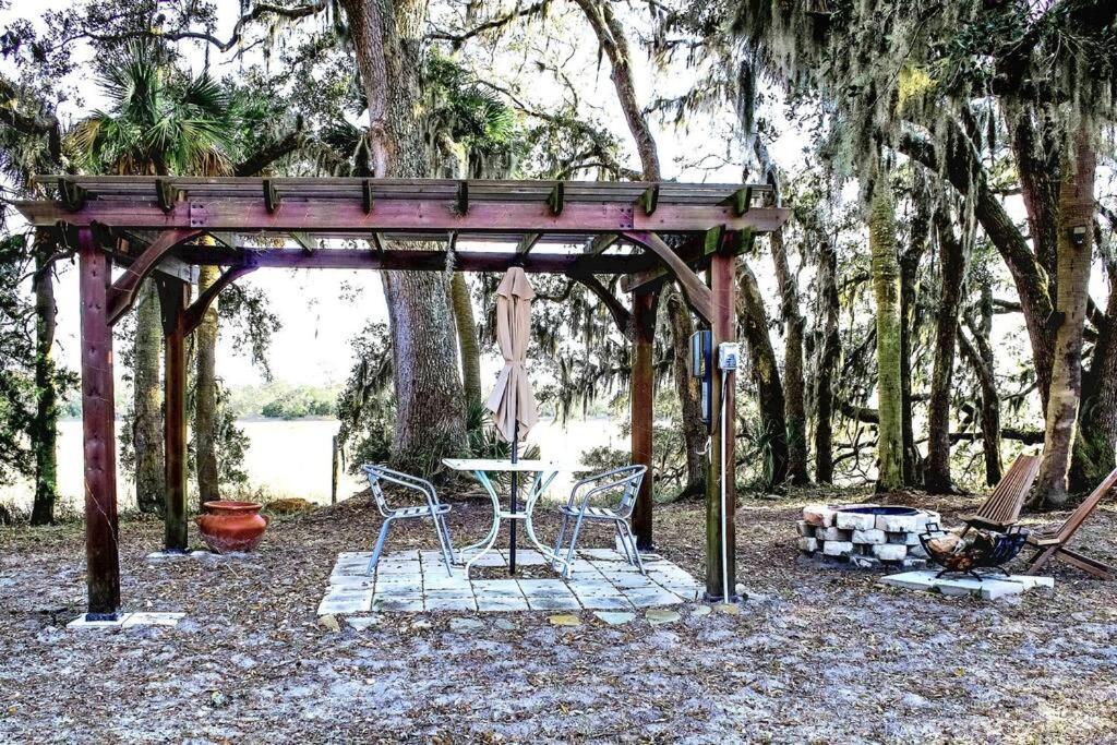 Secluded Tiny House By The Marsh With Hunting Island Beach Pass Frogmore エクステリア 写真